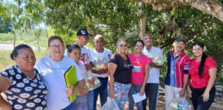 Alcaldesa Yasnelys Ventura entrega sugeridos a adultos mayores de Tocópero