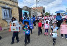 Colorido desfile por 26 aniversario de Educación Inicial en Pueblo Nuevo