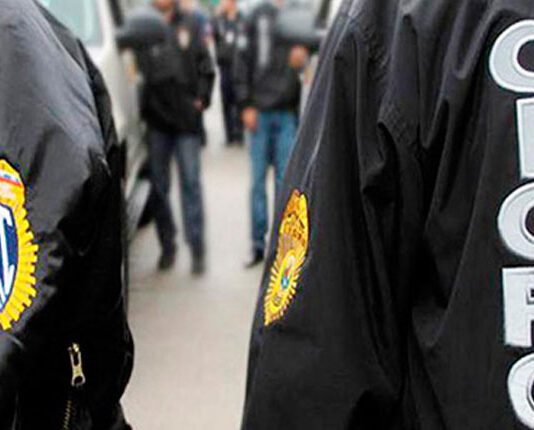 Asesinó a su expareja y huyó con su hija