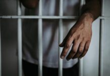 Doce años de cárcel para quincuagenario por abusar de dos niños