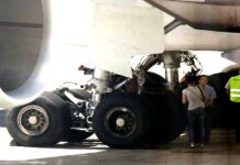 Hallan el cuerpo de un hombre en el tren de aterrizaje de un avión Hallan el cuerpo de un hombre en el tren de aterrizaje de un avión