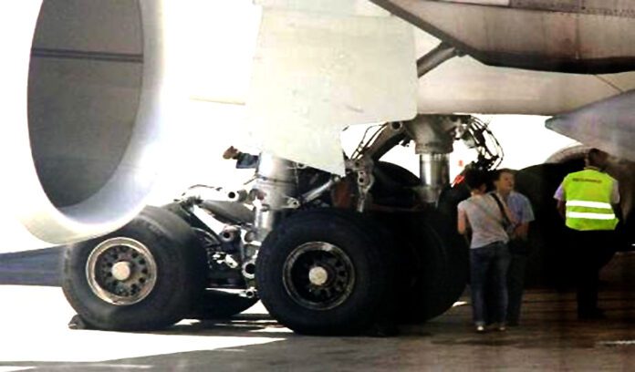 cuerpo-hombre-tren-de-aterrizaje-avion Hallan el cuerpo de un hombre en el tren de aterrizaje de un avión