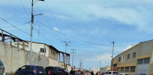 Las Piedras | Vecinos cerraron vía para exigir transformador Vecinos en Las Piedras tienen cinco días sin electricidad tras explosión de transformador
