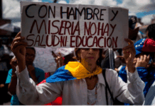 Docentes estallan ante pagos fraccionados de aguinaldos entre 8 y 13 dólares