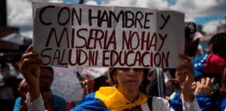 Docentes estallan ante pagos fraccionados de aguinaldos entre 8 y 13 dólares