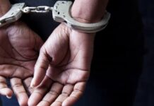 Le cayó «a palos» a su hijo y fue detenida