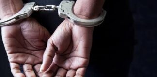 Le cayó «a palos» a su hijo y fue detenida