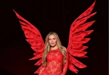 Karol G deslumbra en la pasarela del Victoria’s Secret Fashion Show 2025