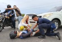 Colisión entre moto y vehículo deja un lesionado en Punta Cardón