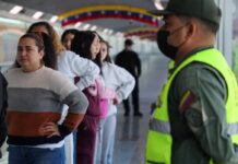 Vuelo 82: aterriza avión con 283 repatriados desde EEUU 208 migrantes en Texas regresaron a Venezuela