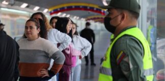 Vuelo 82: aterriza avión con 283 repatriados desde EEUU 208 migrantes en Texas regresaron a Venezuela