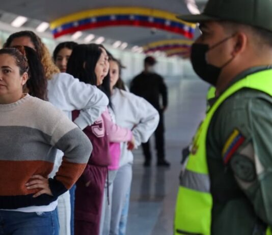 Detalles del vuelo 85: 279 venezolanos retornaron al país desde EE.UU 208 migrantes en Texas regresaron a Venezuela
