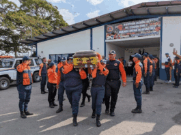 Muere funcionaria de Protección Civil al volcar ambulancia