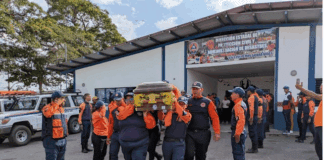 Muere funcionaria de Protección Civil al volcar ambulancia