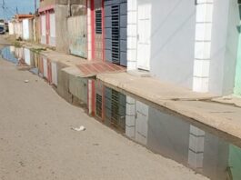 Vecinos del barrio Cruz Verde de Coro claman solución ante desborde de aguas servidas
