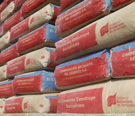 Maduro mete la lupa al precio del cemento nacional