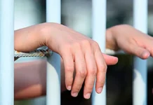 Privada de libertad adolescente por homicidio de su mamá