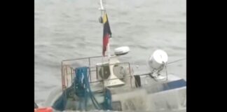 Rescatan con vida a tripulantes de remolcador hundido +VIDEO
