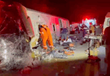 Vuelco de autobús turístico dejó 17 muertos en Brasil