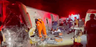 Vuelco de autobús turístico dejó 17 muertos en Brasil