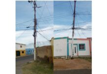 A punto de caer dos postes en el sector centro de Punta Cardón