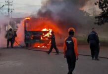 Buseta ardió en llamas en Coro