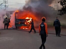 Buseta ardió en llamas en Coro