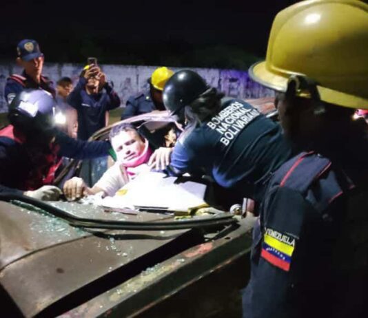 Choque de vehículo con un poste en la Intercomunal Alí Primera dejó un muerto