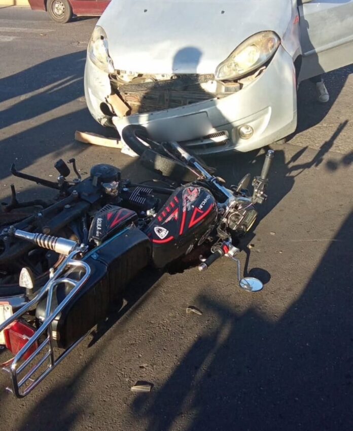 Colisión entre Chery Arauca y moto deja dos Lesionados