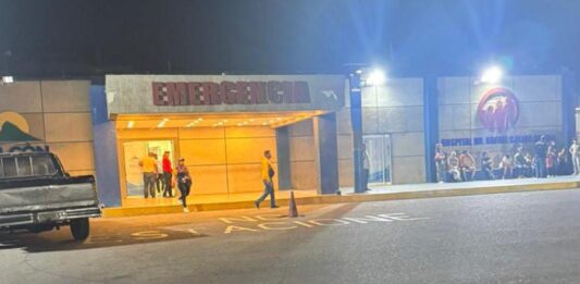 Dama que iba como parrillera terminó lesionada en deslizamiento de moto