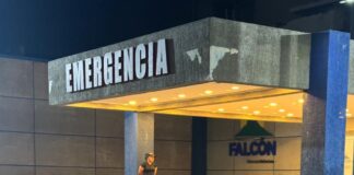 Dama sufre traumatismos al caer de moto que evitó caer en un bache por la vía Coro-Punto Fijo