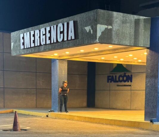 Dama sufre traumatismos al caer de moto que evitó caer en un bache por la vía Coro-Punto Fijo