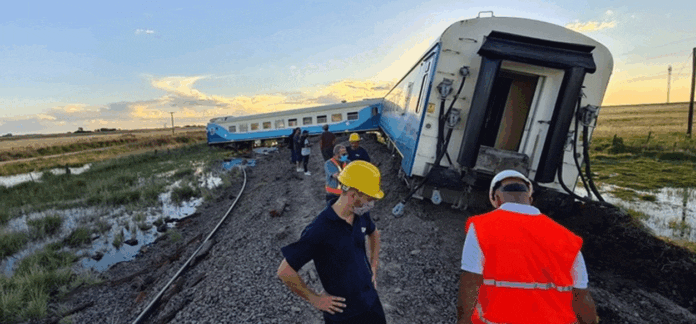 Descarrila-un-tren-en-Buenos-Aires-y-deja-20-pasajeros-heridos-elorientaldemongas.com-12-de-noviembre-del-2025
