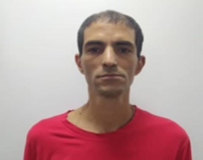 Detenido por golpear a su madre