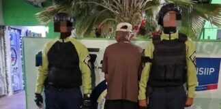 Detenido hombre por tenencia de droga en el sector Curazaito