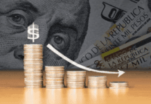 Economista advierte que la devaluación del Bolívar supera el 400 %