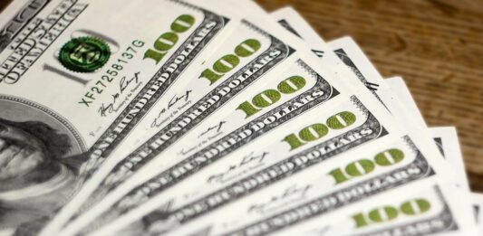 Dólar oficial se modera durante noviembre con alza de 8,70% y abrirá en Bs.243,11 mañana martes 25 Dólar oficial se modera durante noviembre con alza de 8,70% y abrirá en Bs.243,11 el martes 25