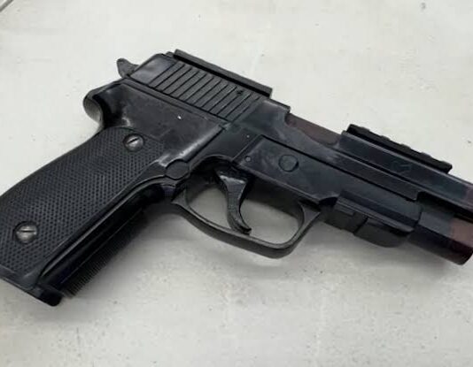 Incautan arma de fuego en el mercado municipal de Coro