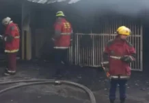 Caracas | Incendio en sótano afectó a 10 vehículos y obligó la evacuación de 50 vecinos Caracas | Incendio en sótano afectó a 10 vehículos y obligó la evacuación de 50 vecinos