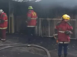 Caracas | Incendio en sótano afectó a 10 vehículos y obligó la evacuación de 50 vecinos Caracas | Incendio en sótano afectó a 10 vehículos y obligó la evacuación de 50 vecinos