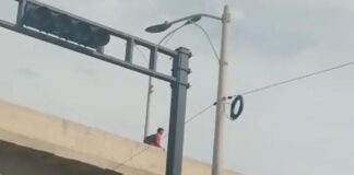 Joven con actitud suicida apareció en la parte alta del Elevado del Calles Sierra