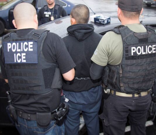 Venezolano denuncia golpiza y maltrato tras ser repatriado desde EEUU Venezolano denuncia golpiza y maltrato tras ser repatriado desde EEUU