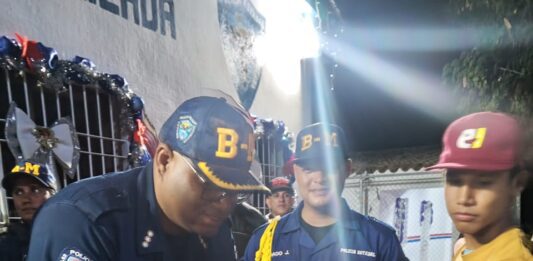 Niños participaron en el encendido de luces en la Base Operaciones de la Brigada Motorizada de Polifalcón