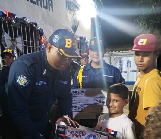 Niños participaron en el encendido de luces en la Base Operaciones de la Brigada Motorizada de Polifalcón