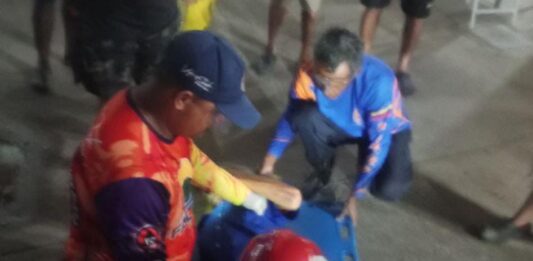 Tucacas | Septuagenario queda atascado al caerle un portón encima