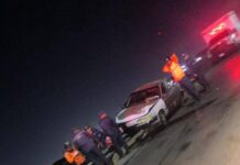 Así quedó un vehículo al chocar contra isla de la Curva de Sabino