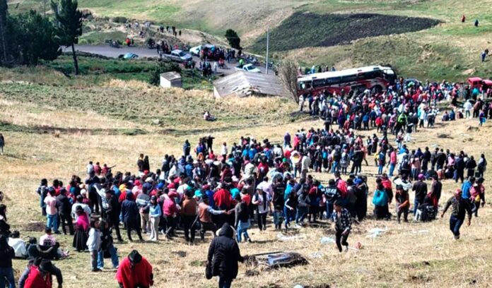 Vuelco de autobús en Ecuador