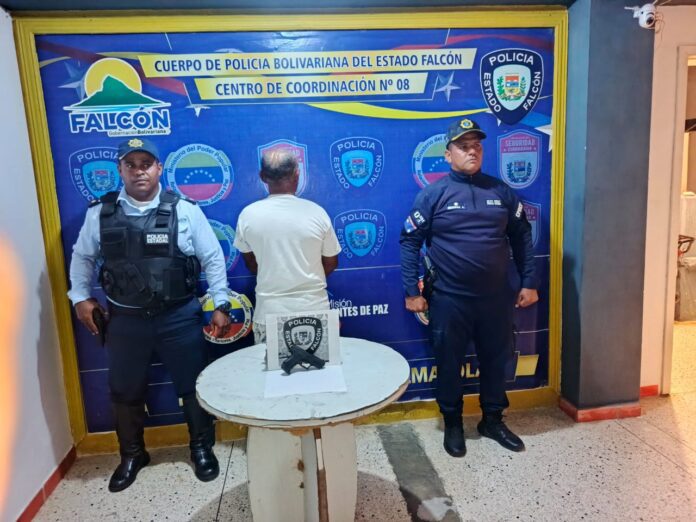 obrero-hombre-detenido Aprehendido obrero por amenazar a un hombre de muerte con un facsimil