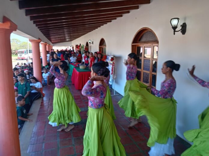 Unefm-Municipio-Falcón-navidad Unefm Municipio Falcón recibió la navidad con alegría