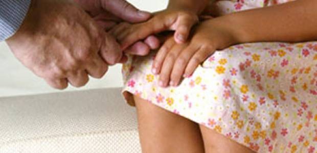 abusar sexualmente de una niña